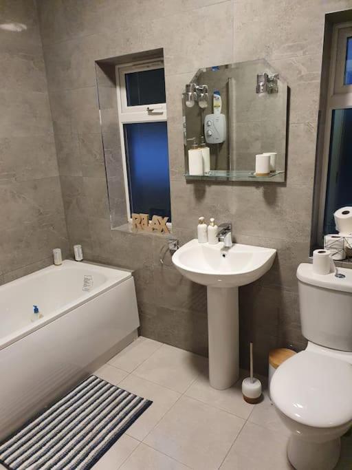 Private 3 Bedroom House Ideal For Family & Friends 킬리벡스 외부 사진
